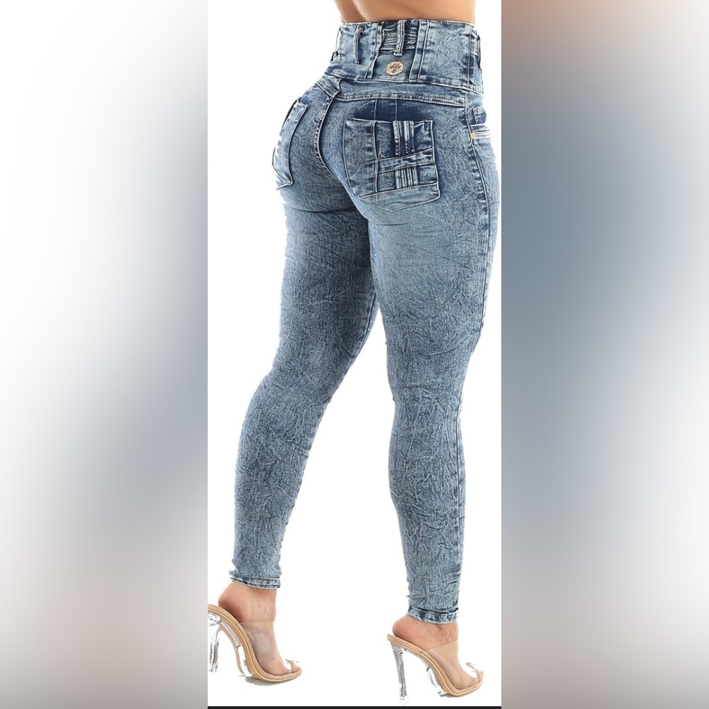 Size 7 Cutie Pie Levanta Cola Acid Wash Skinny Jeans